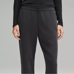 LULULEMON Softstreme High-Rise Pant
Regular